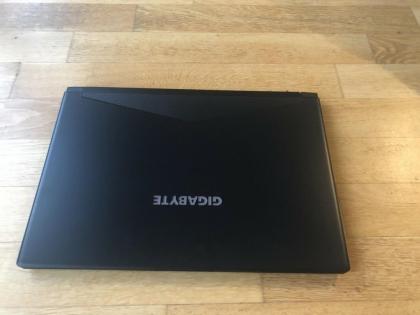 Gigabyte AERO 15-y9 i7-8750h RTX 2080 32GB DDR4 1TB SSD