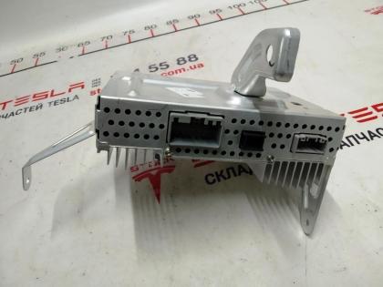 1079748-00-D Verstärker für das Audiosystem eines Tesla Model 3. Dies ist eine w