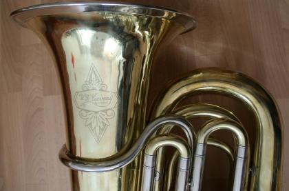 Kompakte Profiklasse 4/ 4 B/ Bb Tuba CERVENY OPERA 5 Ventile
