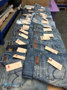 Restposten LEVIS JEANS 6345 STÜCK € 8, -
