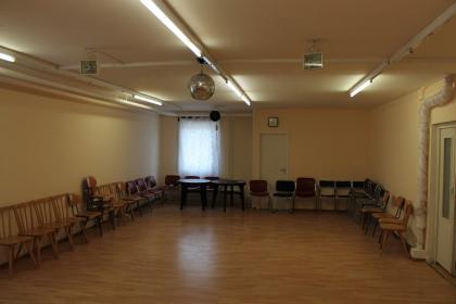 Günstiger großer Partyraum zu vermiten