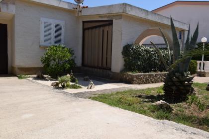 Ferienhaus MICHA Insel Vir nur 100 Meter zum Strand für 359.-€/Woche für 4 Perso