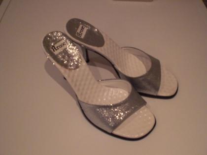 Silberne Damen Schuhe zu verkaufen