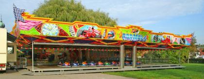 Vermietung von Kinderkarussell, Kindereisenbahn, Autoskooter, Kettenflieger, Sch