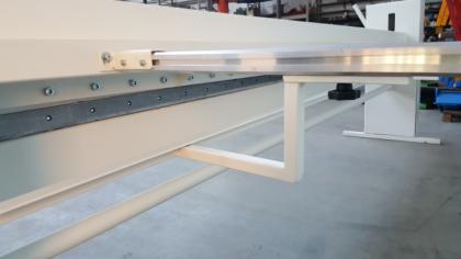TAFELSCHERE TYP ZRA 2040 mm( abkantbank) DACHDECKER
