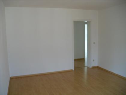 Hübsch und Zentral gelegen 2 Räume mit Abstellraum und Balkon