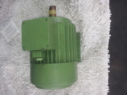 3 x Elektromotor, neu mit Lagerspuren a 95 € Drehstrommotoren Wechselstrommotore