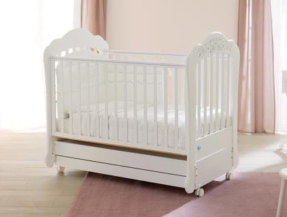 Süßes Retro Babybett mit Schaukelmechanismus Sofia