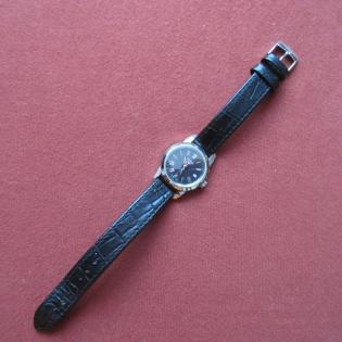 Schweizer Damen Armbanduhr
