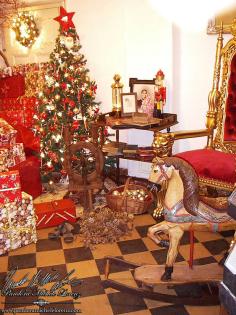 Nostalgische Weihnachtsdekorationen und antike Weihnachts-Loungebereiche für ein