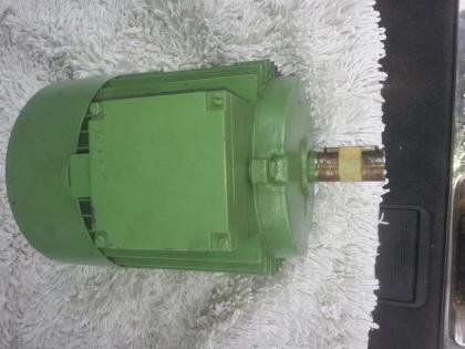 3 x Elektromotor, neu mit Lagerspuren a 95 EUR