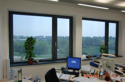 MULTIROLLO: Die Sonnenbrille für das Bürogebäude