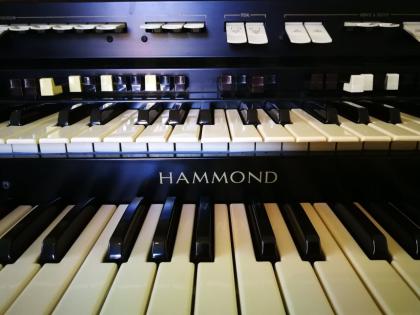 Hammond Orgel H 100 (Modell von Klaus Wunderlich). Auch als Kirchenorgel verwend