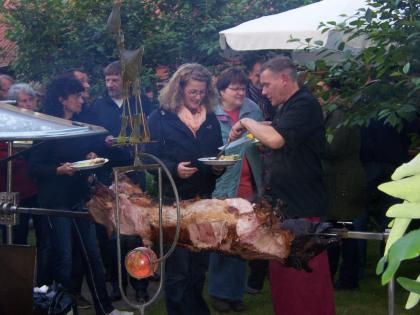 Schwein am Spieß ein Highlight Ihrer Feier 