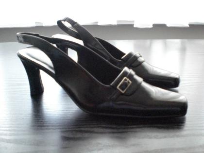 Hochhackige, schwarze, Damen Lackschuhe zu verkaufen