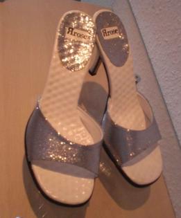 Silberne Damen Schuhe zu verkaufen