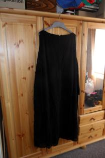 Verkaufe ein schwarzes Damenkleidung Gr.52
