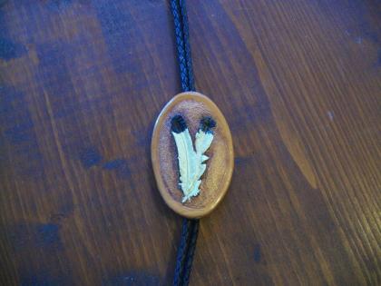 Verkaufe neue Leder-Boloties mit verschiedenen Indianermotiven