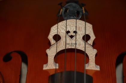Rumänisches Meistercello, Löwenkopf