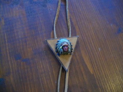 Verkaufe neue Leder-Boloties mit verschiedenen Indianermotiven