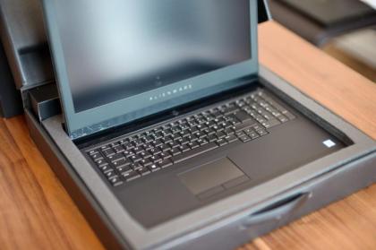 Alienware 17 R4 + Alienware Graphics AMP 17.3 Inch UHD IPS