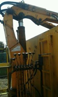 Abrollcontainer, Container, Mulde, Absetzcontainer, Abrollmulde mit Atlas-Ladekr