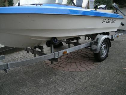Angelboot, Motorboot, Freizeitboot mit Trailer, Außenborder und viel Zubehör