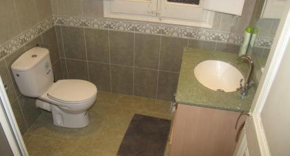 Privates kleines doppelschlafzimmer zu vermieten vom 1/ 07/ 17 - 27/ 07/ 17