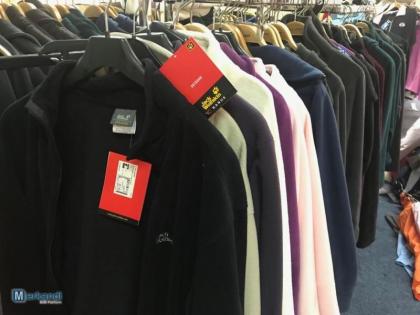 Markenbekleidung ca. 3554 Stück Adidas, Jack Wolfskin, Crossfield etc. Sport Bek