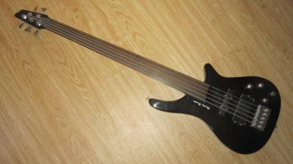 5-String Fretless-Bass, neuwertig 