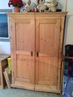  Antiker Weichholz Kleiderschrank Preis: 899 € VB