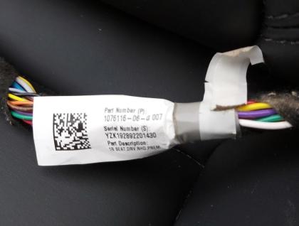1456943-00-A x Beifahrersitz (beheizt, ohne Airbag) PREM PUR BLK Tesla Modell 3 