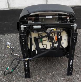 1456943-00-A x Beifahrersitz (beheizt, ohne Airbag) PREM PUR BLK Tesla Modell 3 