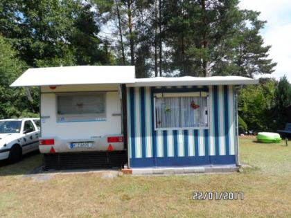 Dauerstellplatz mit Wohnwagen und festem Vorzelt am Steinhider Meer-Pacht für 20