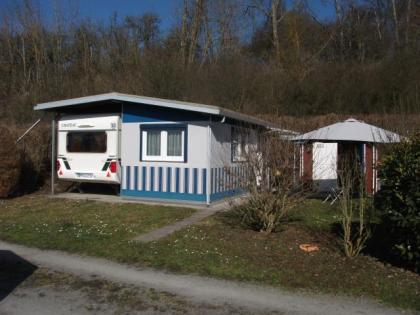 Dauerstellplatz mit Wohnwagen, festausgebautem Vorzelt mit Carport abzugeben