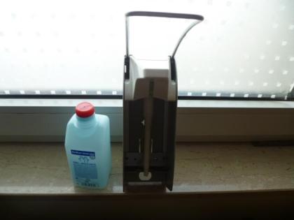 1 Desinfektionsspender/ Braun mit 0.5 L Desinfektionsmittel Nr.099