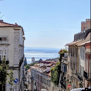 ? Entdecke dein berufliches Abenteuer in Portugal! ?