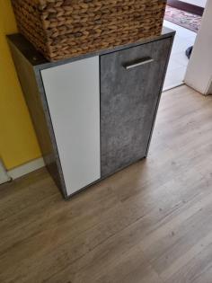Zwei Schränke in Beton Optik weiß