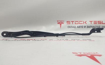 Wischerarm links mit Leitung und Düsenstock Tesla Modell 3 1076728-00-C