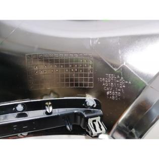1062971-00-A Abdeckung Chrom 2. Sitzreihe rechts außen Tesla Modell X 1062971-00