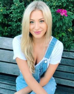 28 Jahre, blond und einsam