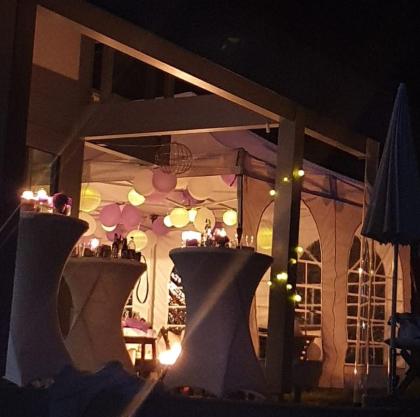 Partyzelt Pavillon Zelte Tische Stühle Hussen mieten für Hochzeit > Komplett Ang