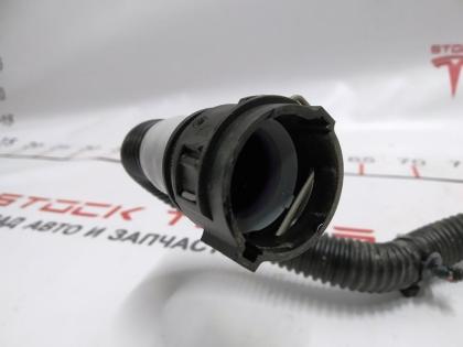 Abzweigrohr des Kühlsystems des Heckmotors RWD Tesla Modell 3, Modell Y 1077585-