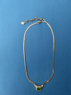 Dior Collier, smaragd-grüner Stein, vergoldet.