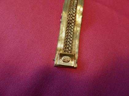 Christian Dior, Armband 1963, vergoldet mit türkisenen Perlen.