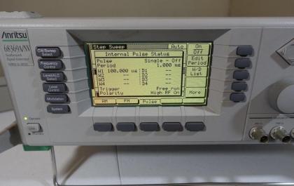 Anritsu 68369A synthesized signal generator 10Mhz-40Ghz
