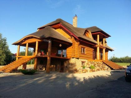 Haus aus stein und holz