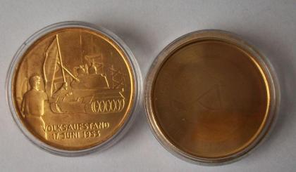 Münzsatz vergoldete Überprägungen auf DDR 5 Mark Kursmünze