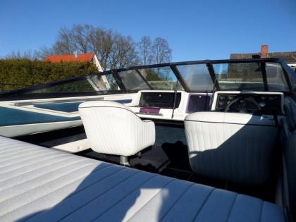 Sportboot Glastron Futura 207 mit 2t Trailer