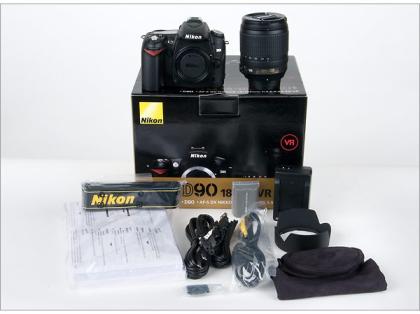 Nikon D90 Digitalkamera mit 18-135 mm Objektiv ...   520